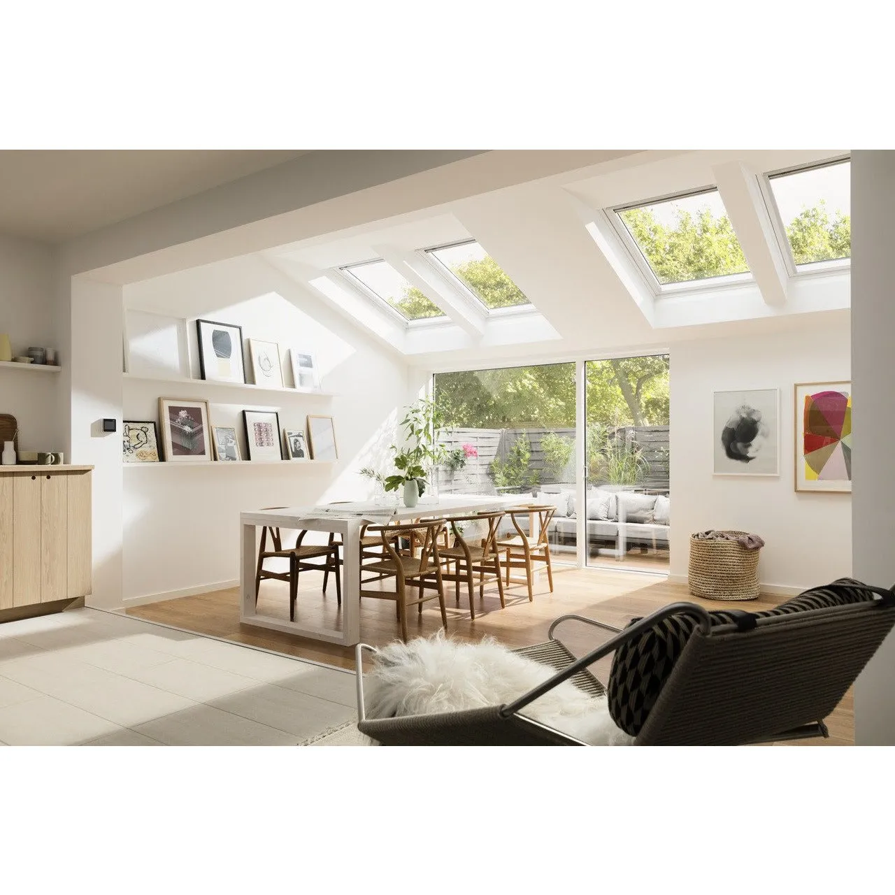 VELUX GGL PK06 2070Q Enhanced Security White Painted Centre-Pivot Window (94 x 118 cm)
